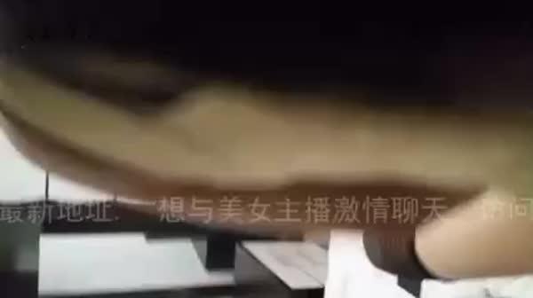 艳后女王大鸡巴给贱狗洗脸刷牙 各种姿势大鸡巴插嘴 口活